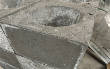 Inspection of new tundish well blocks in factory